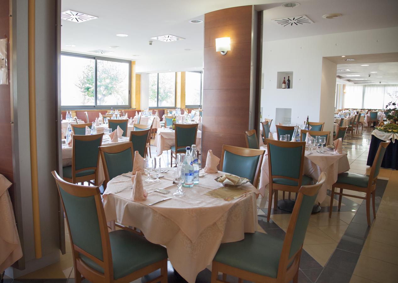 Hotel Atlas Alba Adriatica Eksteriør billede