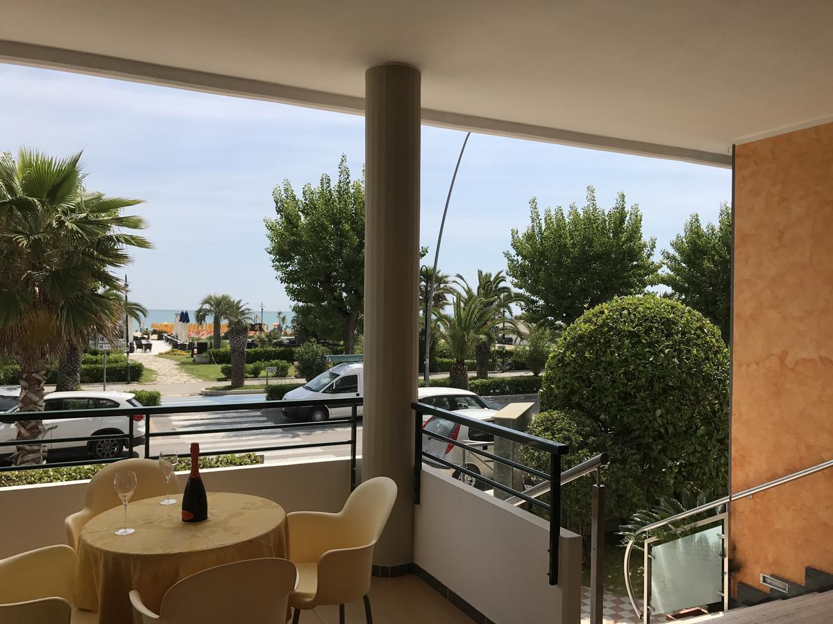 Hotel Atlas Alba Adriatica Eksteriør billede