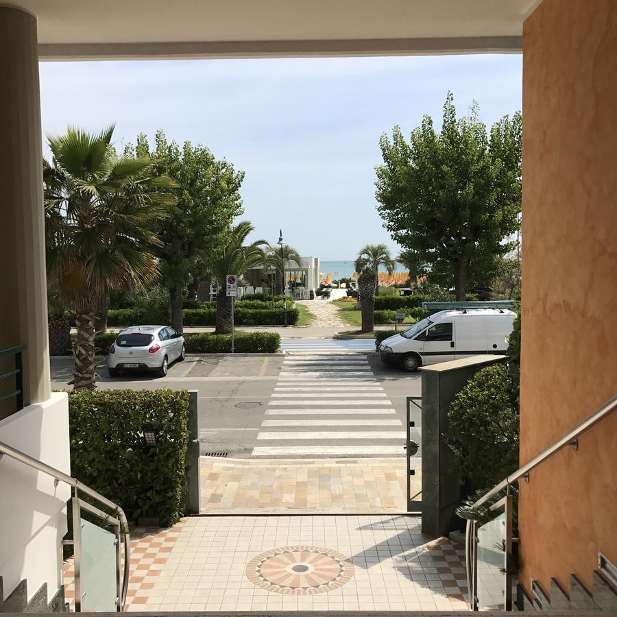 Hotel Atlas Alba Adriatica Eksteriør billede