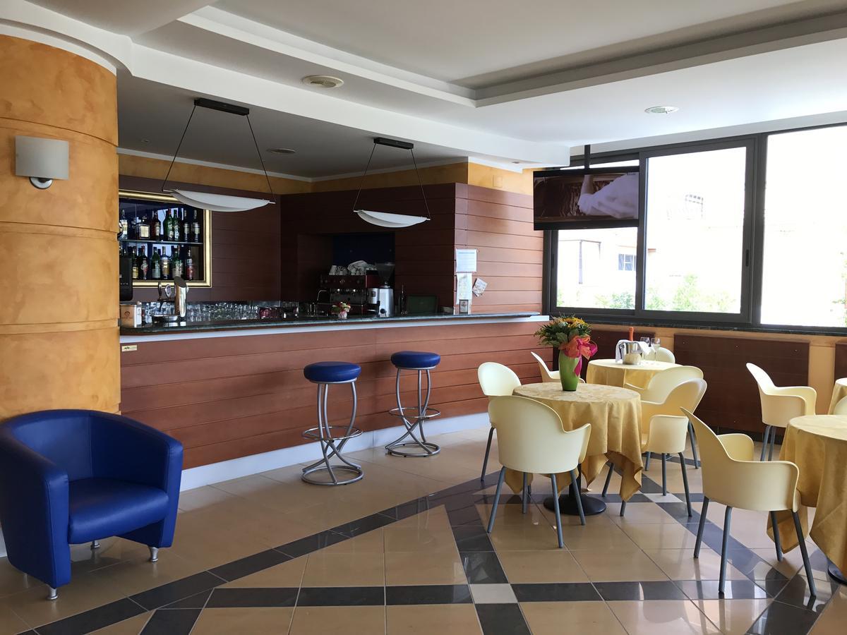 Hotel Atlas Alba Adriatica Eksteriør billede