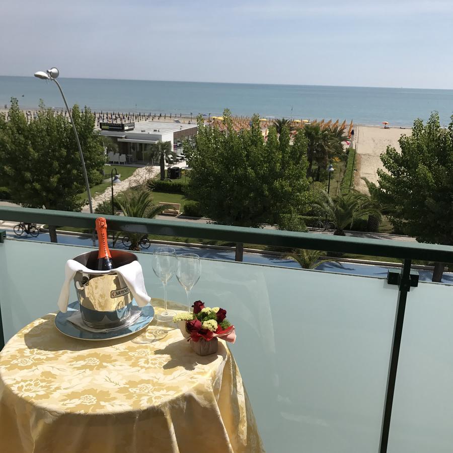 Hotel Atlas Alba Adriatica Eksteriør billede
