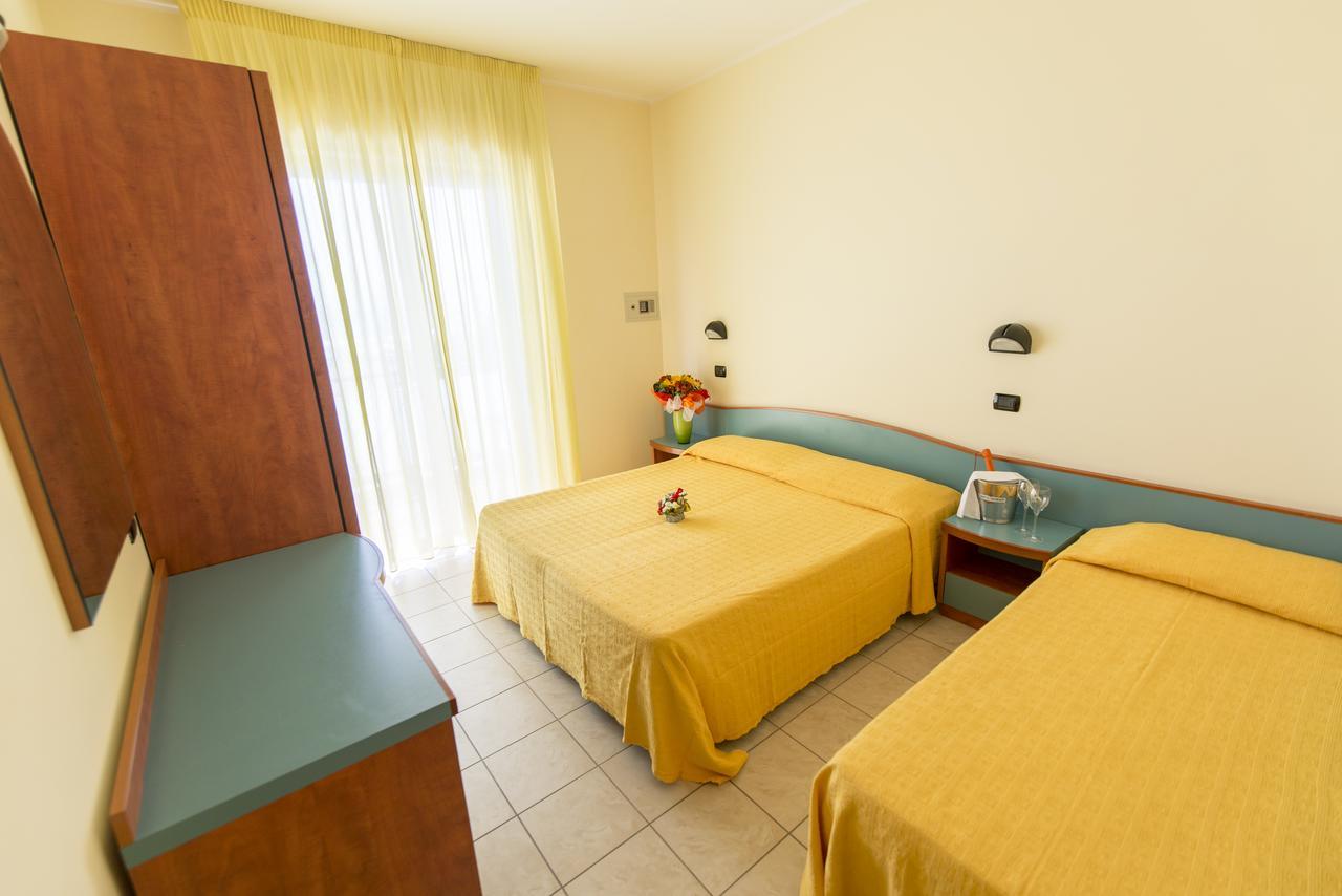 Hotel Atlas Alba Adriatica Eksteriør billede