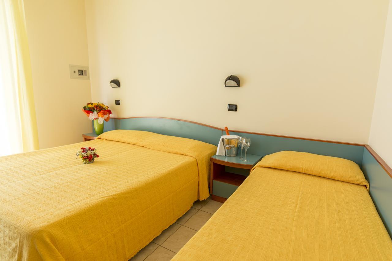 Hotel Atlas Alba Adriatica Eksteriør billede