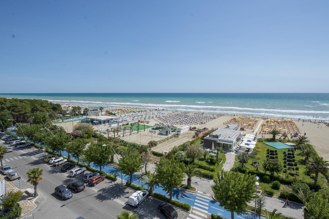 Hotel Atlas Alba Adriatica Eksteriør billede