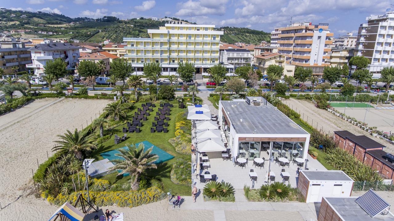 Hotel Atlas Alba Adriatica Eksteriør billede