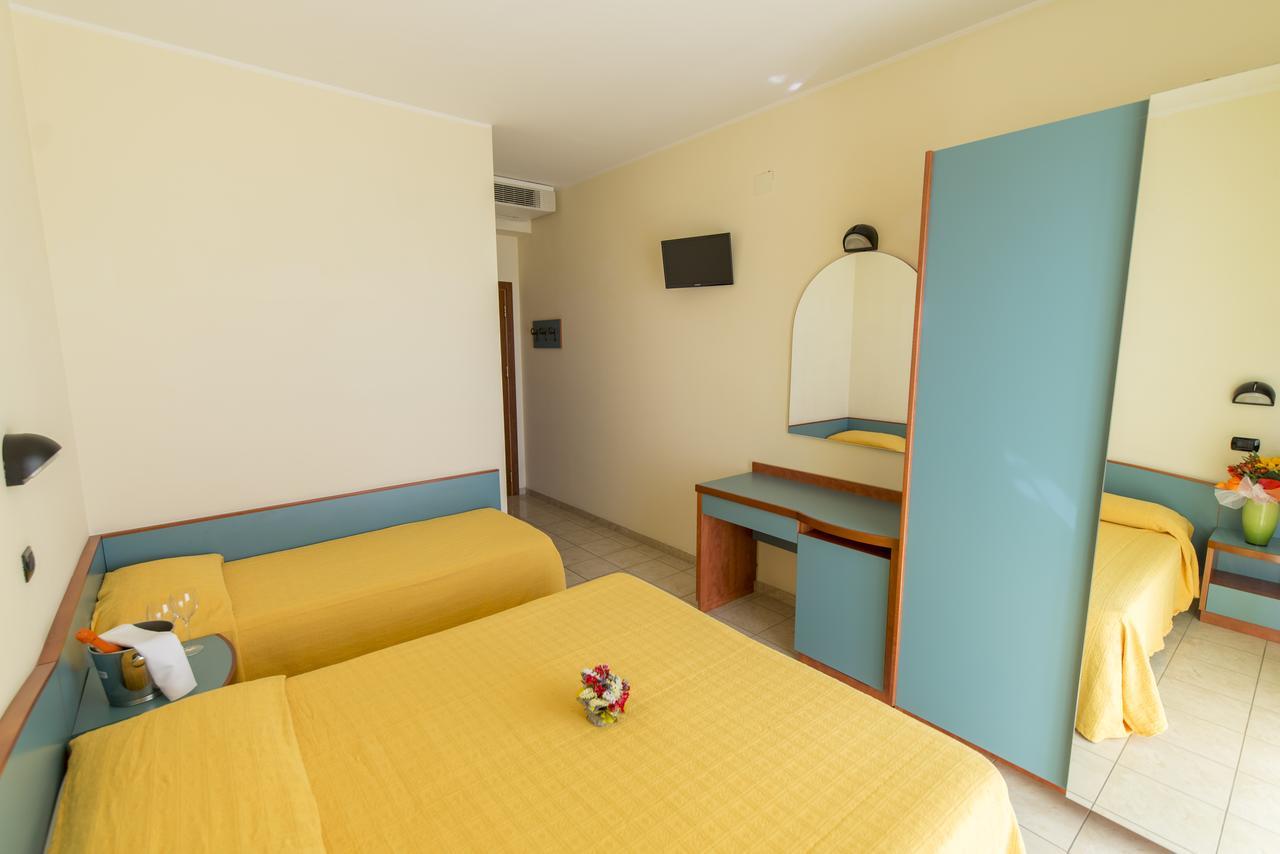 Hotel Atlas Alba Adriatica Eksteriør billede