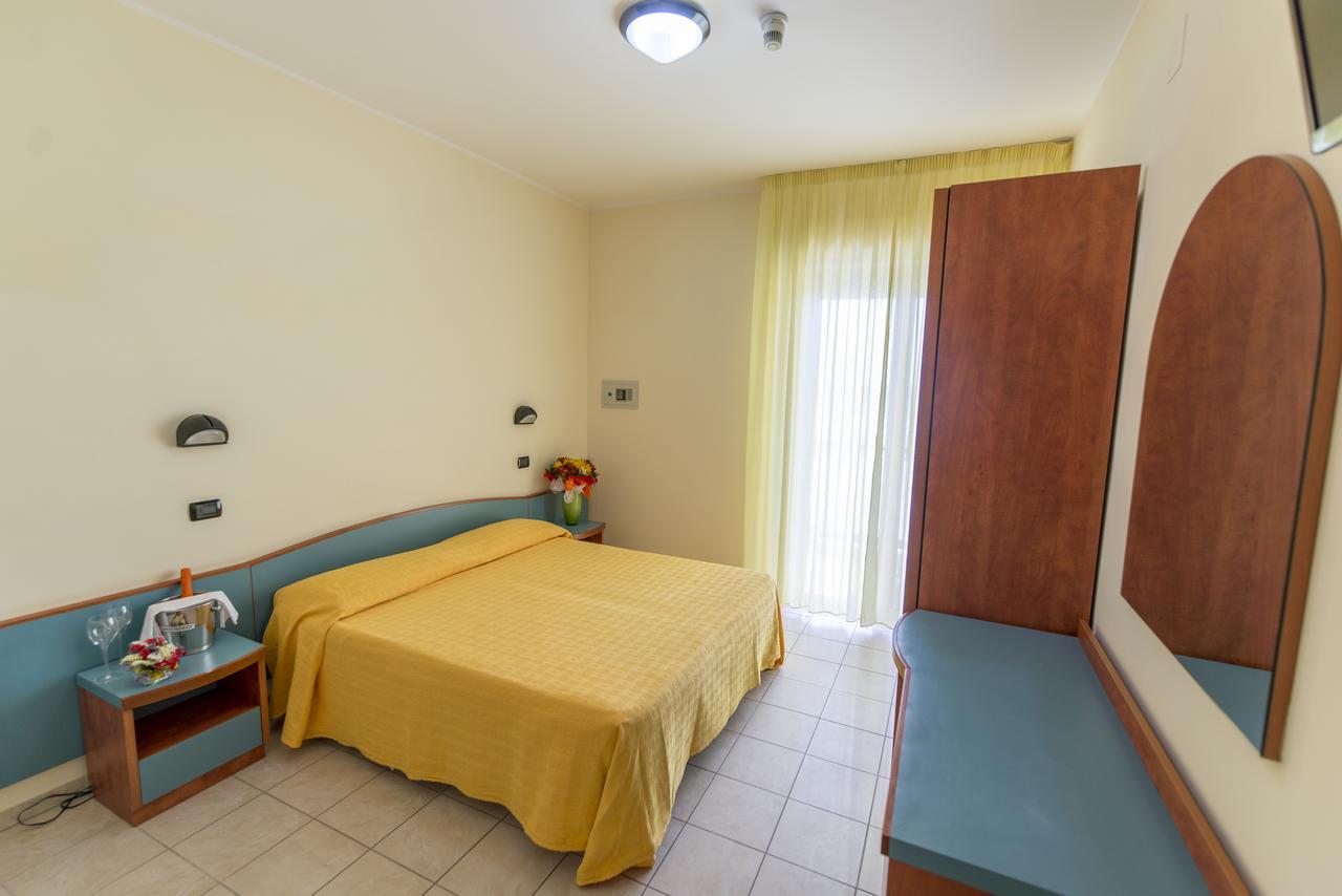 Hotel Atlas Alba Adriatica Eksteriør billede