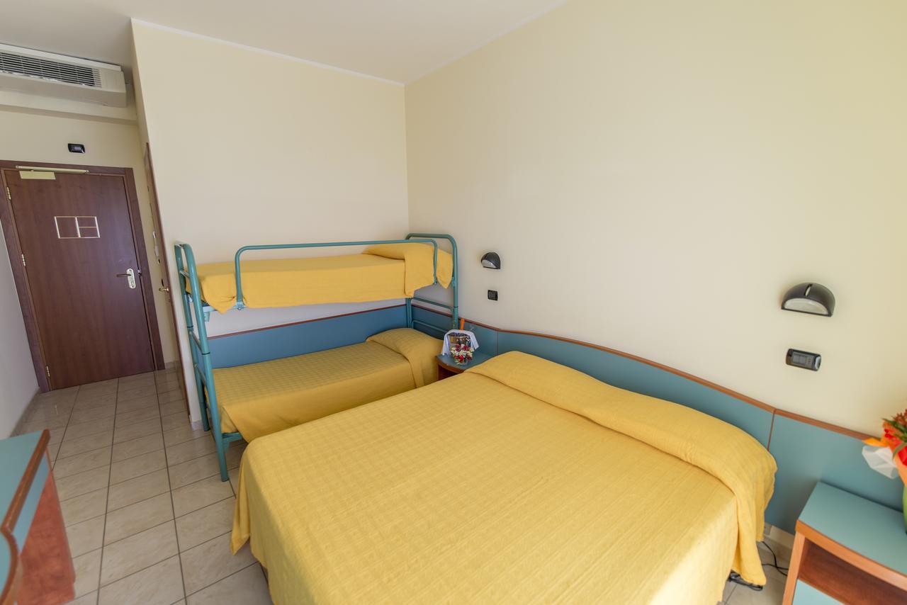 Hotel Atlas Alba Adriatica Eksteriør billede