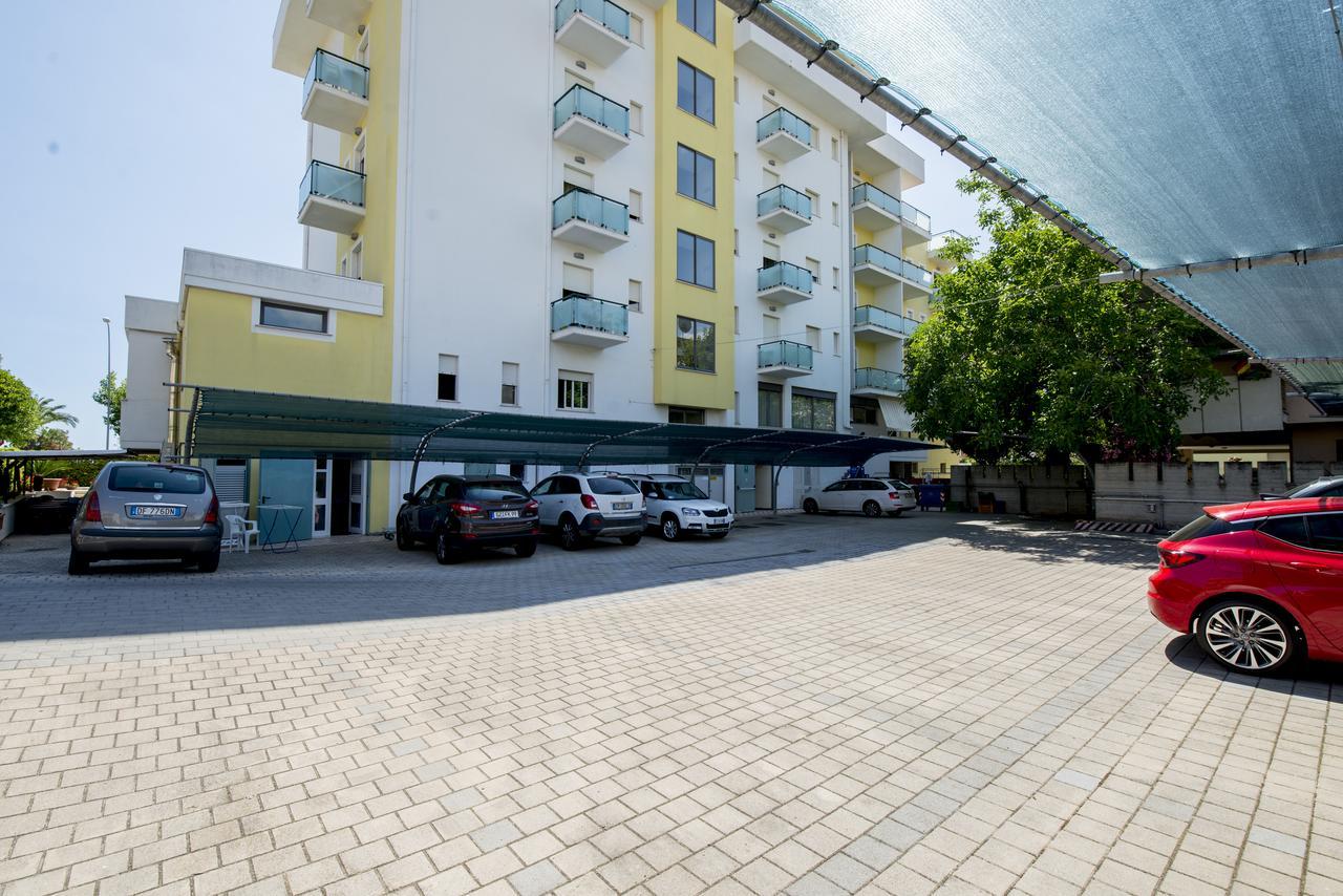 Hotel Atlas Alba Adriatica Eksteriør billede