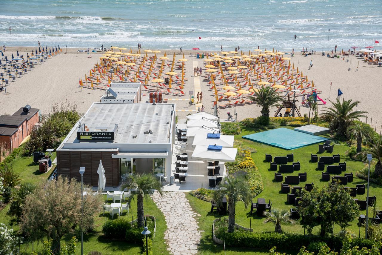 Hotel Atlas Alba Adriatica Eksteriør billede