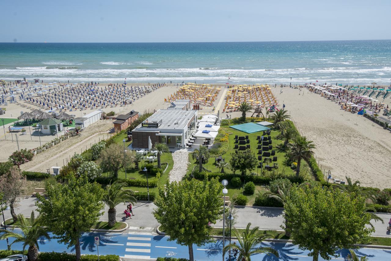 Hotel Atlas Alba Adriatica Eksteriør billede